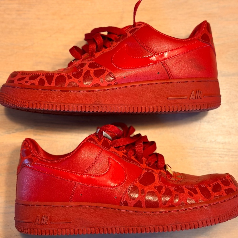 2009 Nike Air Force 1 Valentine's Day Women's Size US 9 Red / Gold 315115-600